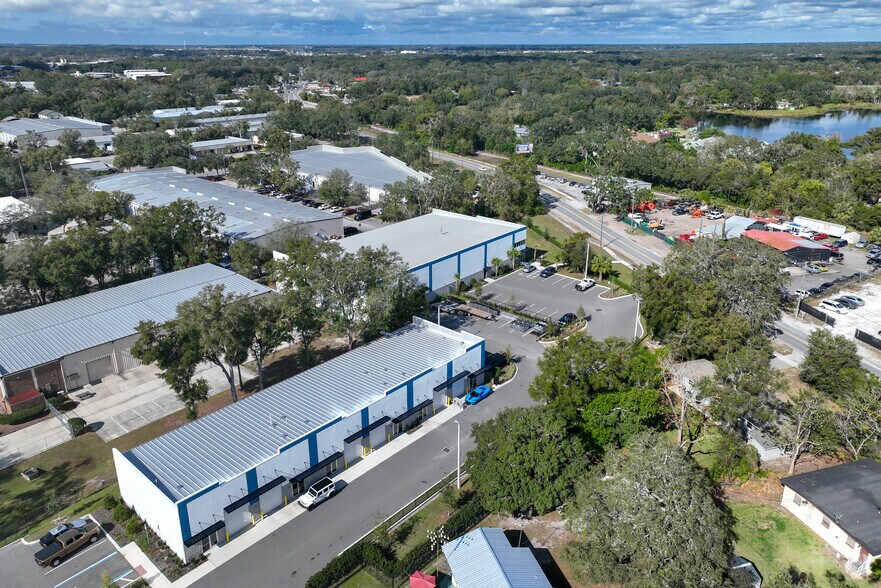 More Photos Of 6810 Edgewater Dr, Lockhart Warehouse For Lease