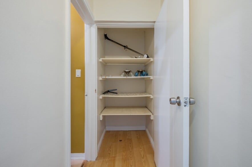 More Photos Of 6623 San Fernando Rd, Glendale Storefront Retail Office For Sale