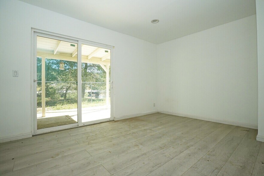 More Photos Of 33716 Hubbard Rd, Acton Flex For Lease