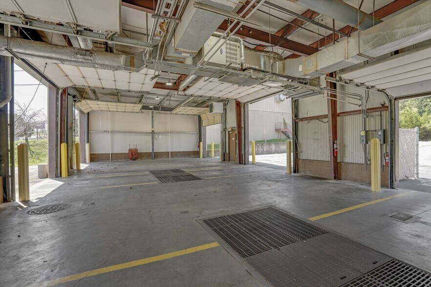 More Photos Of 3494 Dickerson Pike, Nashville Service Station For Sale