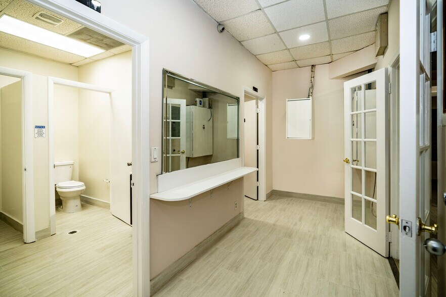 More Photos Of 5367 N Nob Hill Rd, Sunrise Office For Lease