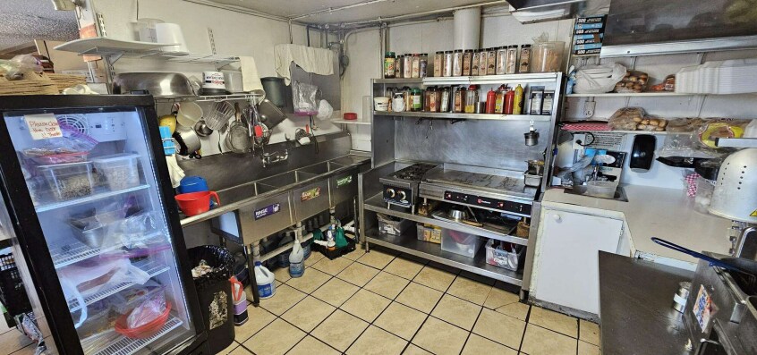 More Photos Of 2133 E 5th St, Lumberton Convenience Store For Sale