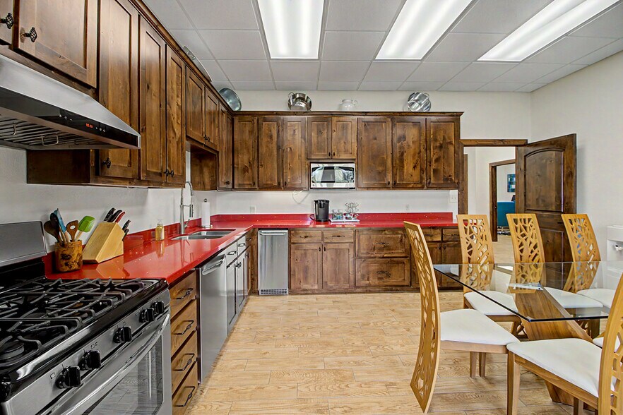 More Photos Of 8050 TX-21, Caldwell Office For Lease
