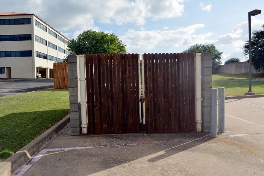 More Photos Of 3305 N Calais Dr, Sherman Medical For Lease