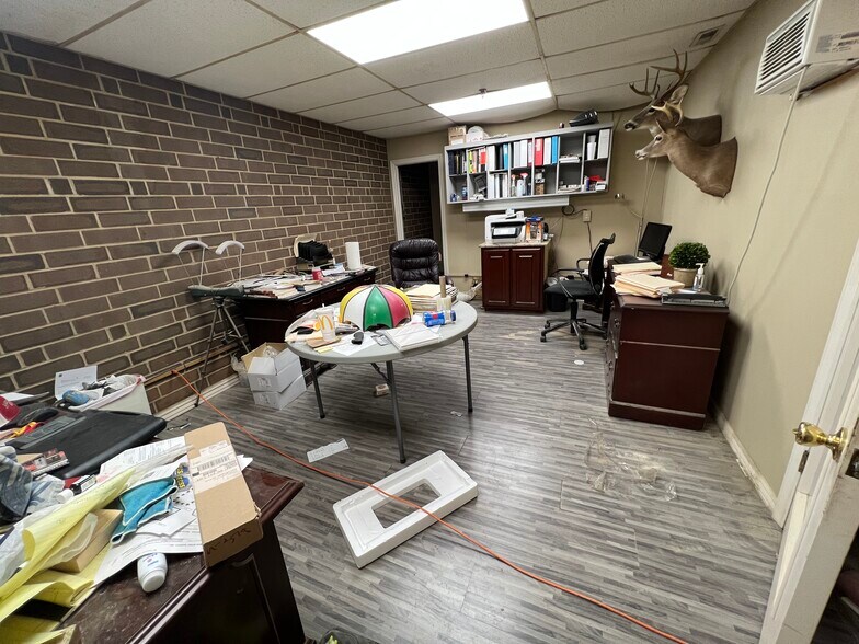 More Photos Of 1332 Potts Ave, High Point Warehouse For Lease