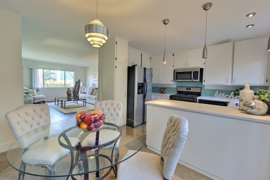 More Photos Of 534 Broadway St, Venice Apartments For Sale