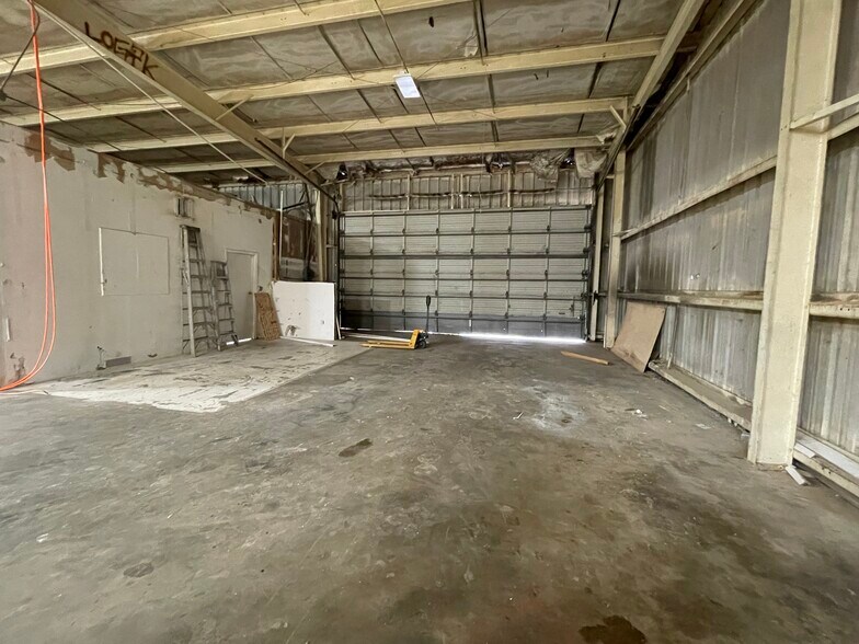 More Photos Of 1750 S Ronald Reagan Blvd, Altamonte Springs Warehouse For Lease