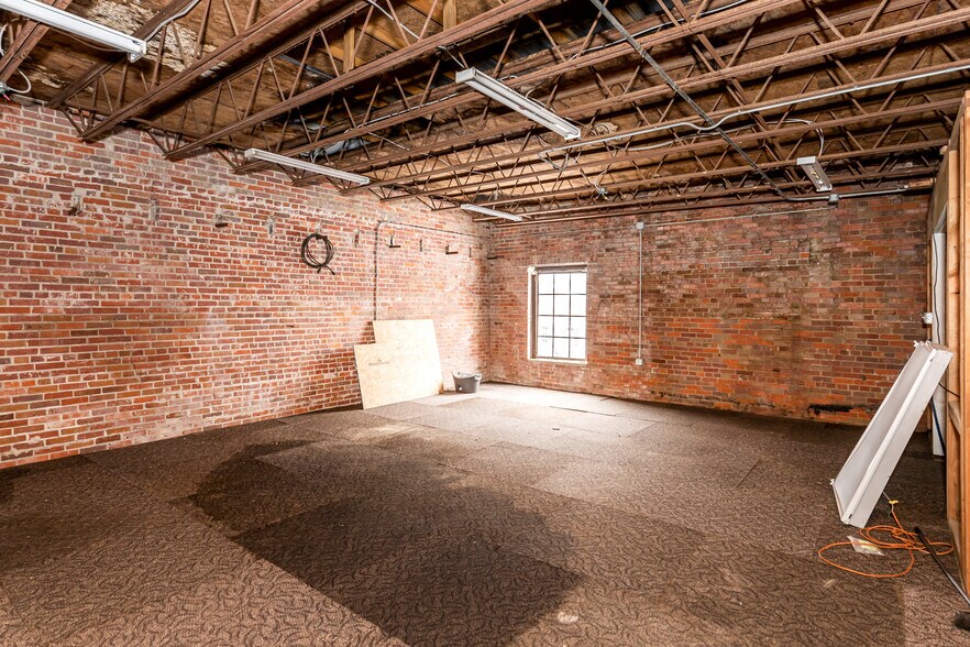 More Photos Of 4914 Main St, Moss Point Storefront For Sale