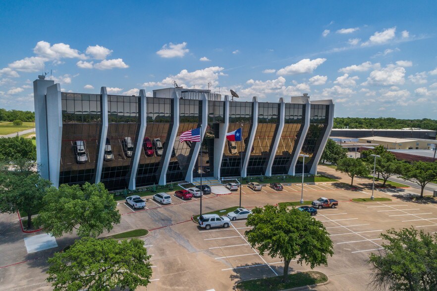 More Photos Of 1800 Teague Dr, Sherman Office For Lease