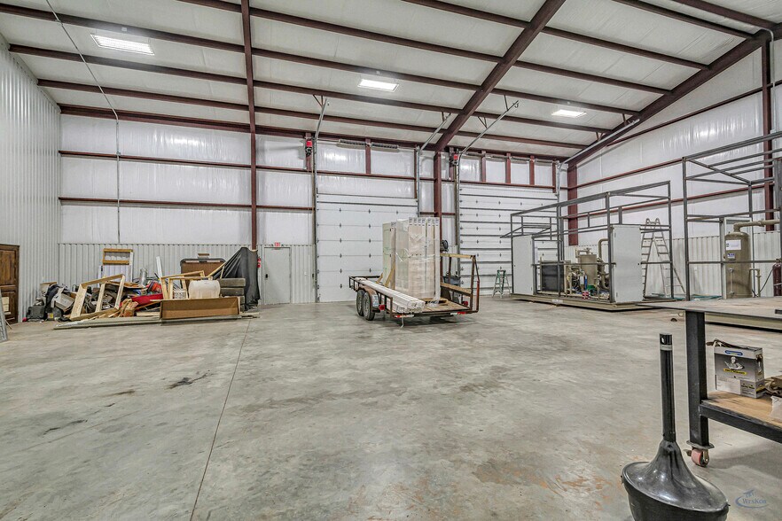 More Photos Of 716 US 385, Seminole Manufacturing For Sale