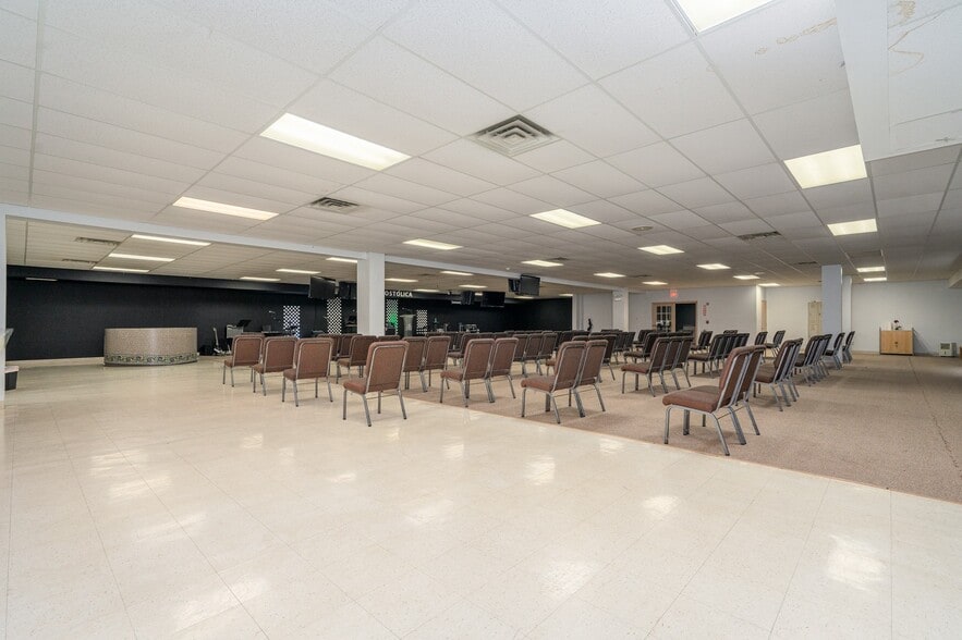 More Photos Of 1851 Douglas Rd, Montgomery Medical For Sale