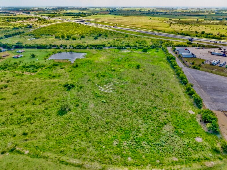 More Photos Of 13745 IH 35 Service Road, Jarrell Land For Sale