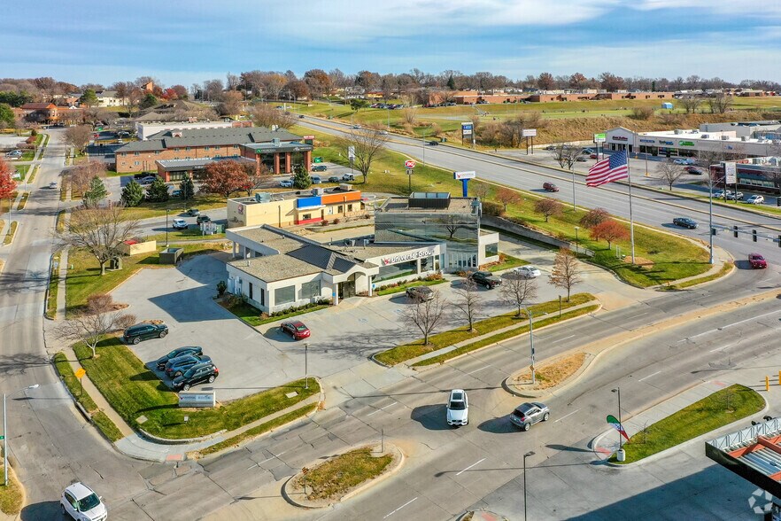 More Photos Of 2625 S 140th St, Omaha Storefront Retail Office For Lease