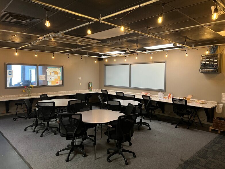 More Photos Of 14 Computer Dr W, Colonie Office For Lease