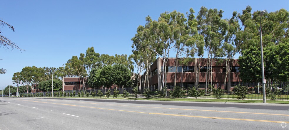 More Photos Of 4900 Rivergrade Rd, Irwindale Office For Lease
