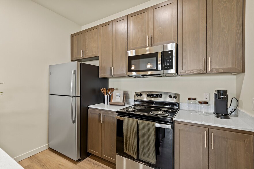 More Photos Of 7011 NE 126th St, Vancouver Apartments For Sale