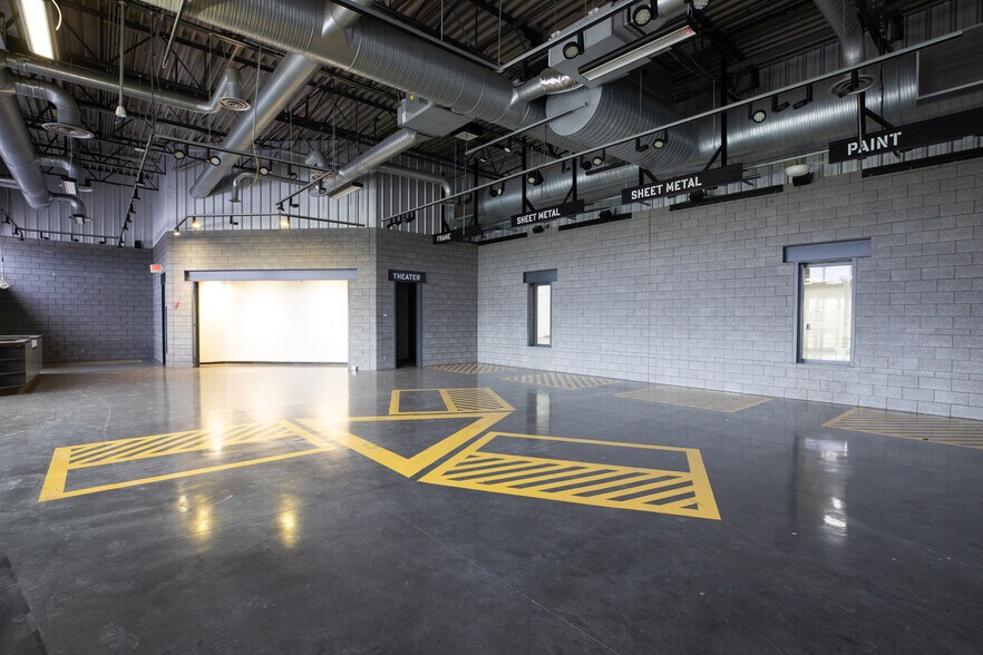 More Photos Of 11401 N Congress Ave, Kansas City Manufacturing For Lease