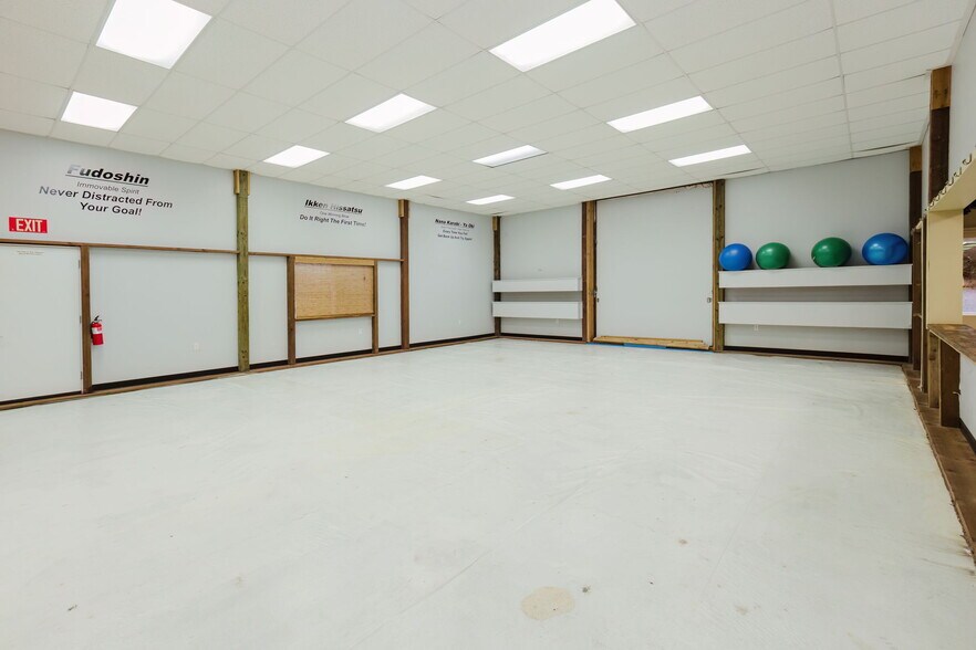 More Photos Of 4560 SE Mile Hill Dr, Port Orchard Freestanding For Sale