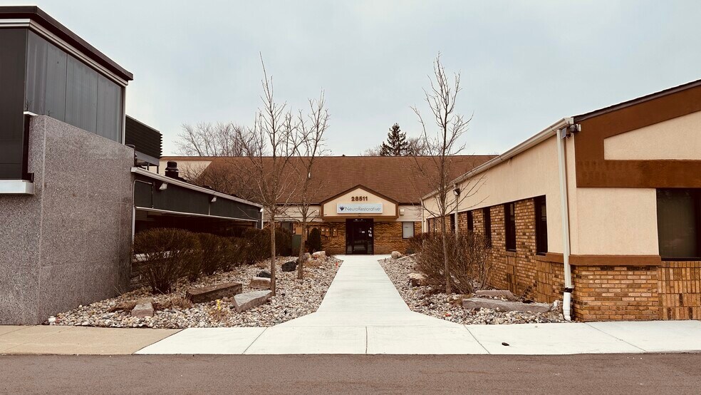 Primary Photo Of 28511 Orchard Lake Rd, Farmington Hills Medical For Lease
