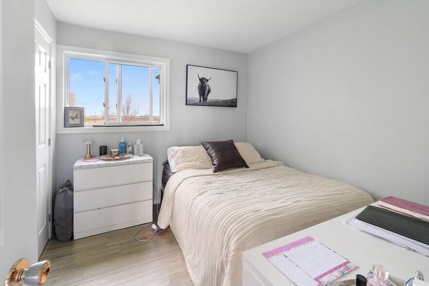 More Photos Of 2024 Dufferin Av, Wallaceburg Apartments For Sale