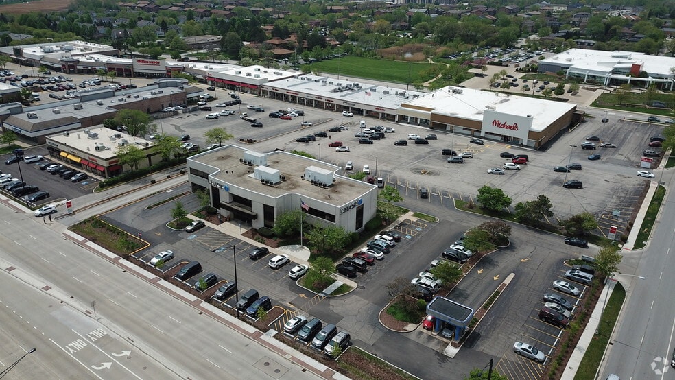 More Photos Of 15118-15128 S La Grange Rd, Orland Park Department Store For Lease