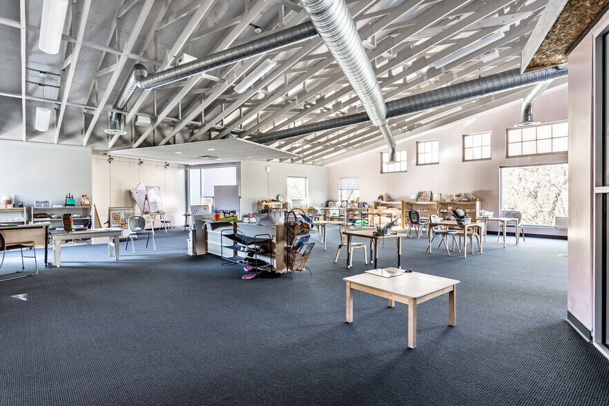 More Photos Of 11712 N Michigan Rd, Zionsville Office For Sale