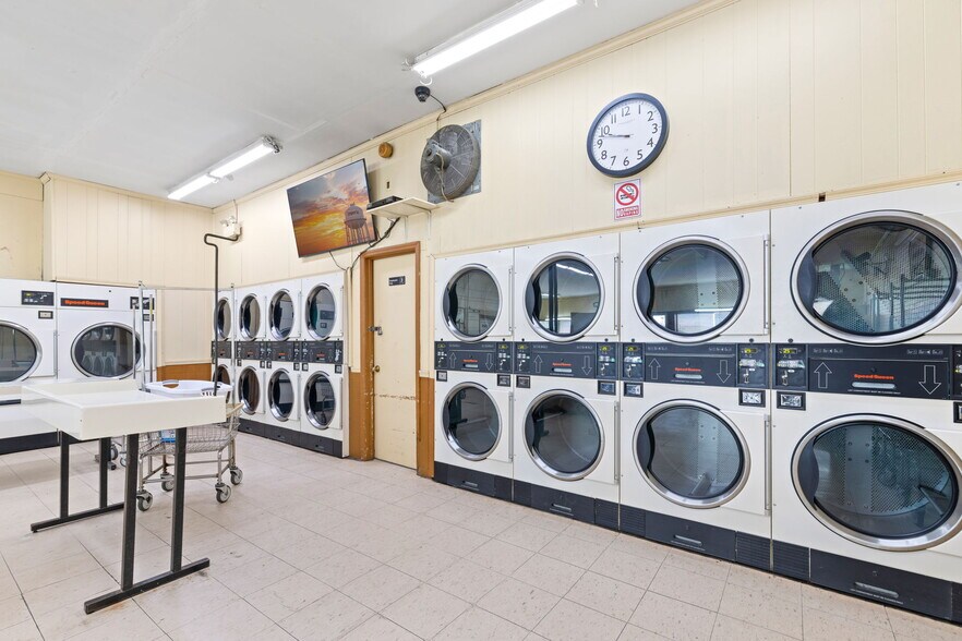 More Photos Of 506 N Main St, Emporia General Retail For Sale