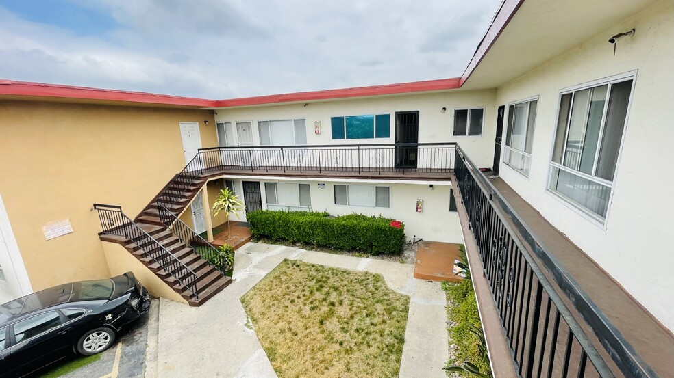 More Photos Of 924 N Kingsley Dr, Los Angeles Apartments For Sale