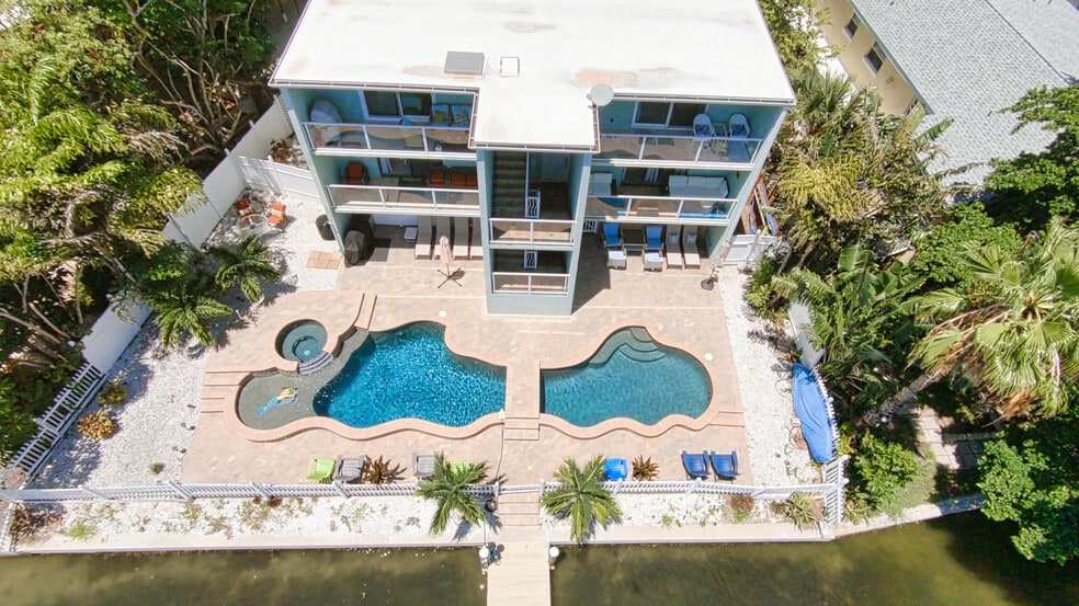 More Photos Of 125 110th Ave, Treasure Island Apartments For Sale