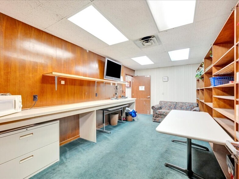 More Photos Of 321 N 1st St, Lufkin Office For Sale