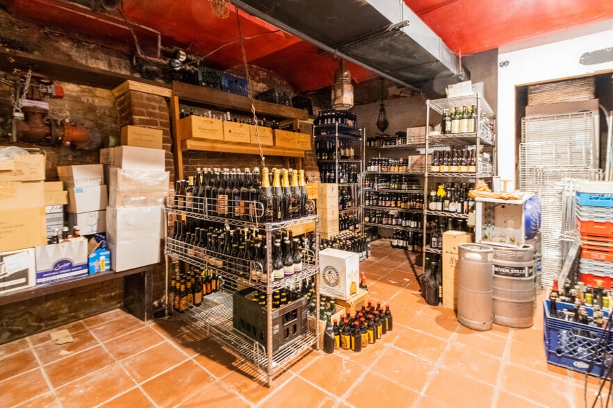 More Photos Of 800 Greenwich St, San Francisco Storefront Retail Residential For Lease