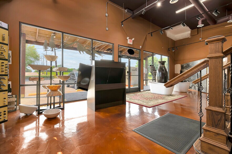 More Photos Of 7716 Davis Blvd, North Richland Hills Storefront For Lease