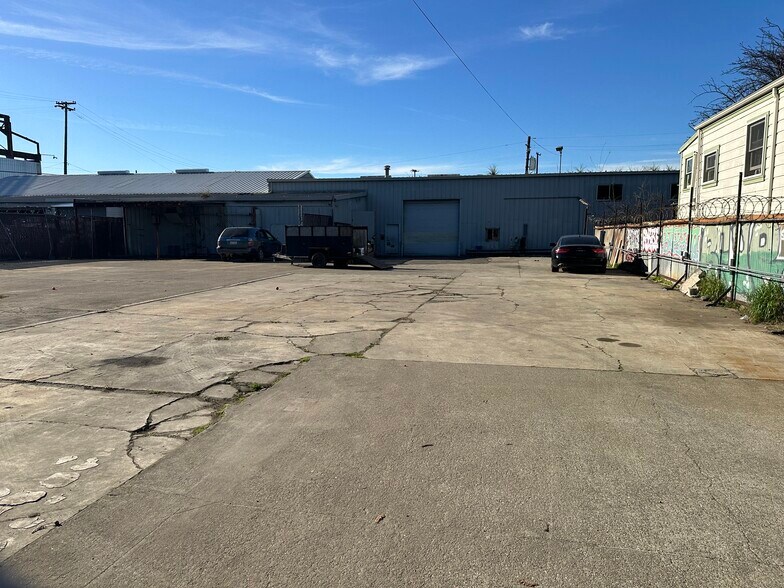 More Photos Of 2821 Union St, Oakland Warehouse For Lease