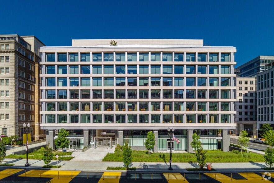 More Photos Of 888 16th St NW, Washington Office For Sale