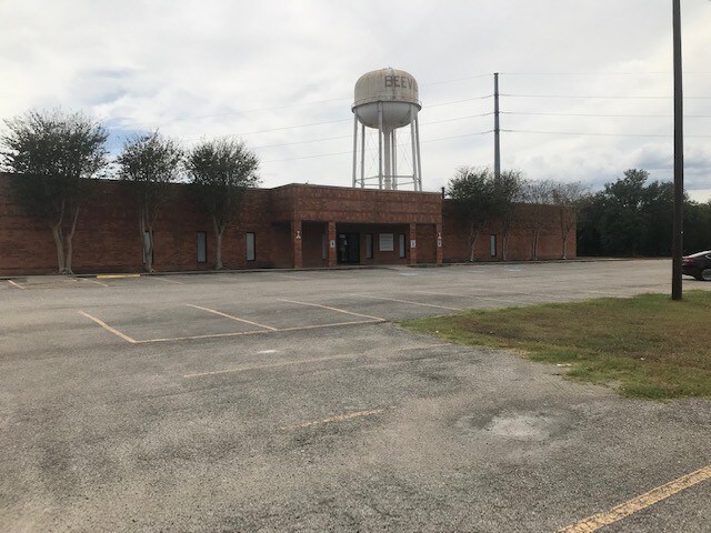 More Photos Of 1800 S Washington St, Beeville Office For Sale