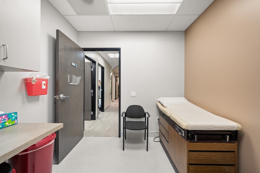 More Photos Of 15944 Los Serranos Country Club Dr, Chino Hills Coworking Space