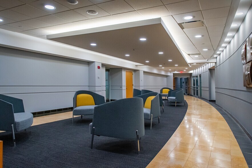 More Photos Of 100 Motor Pkwy, Hauppauge Office For Lease