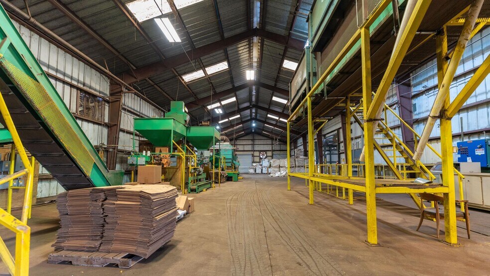 More Photos Of 1312 W Oakridge Dr, Albany Warehouse For Lease