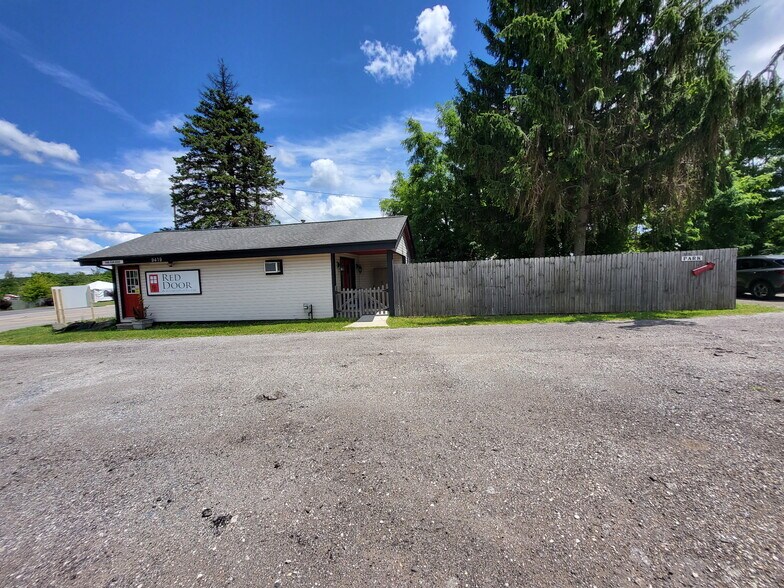 More Photos Of 9421 Dixie Hwy, Clarkston Office For Sale