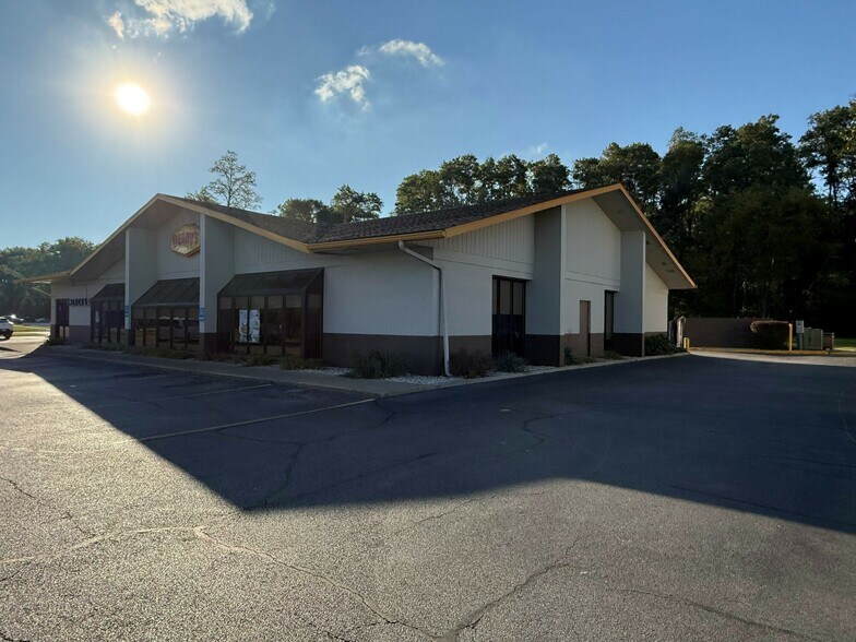 More Photos Of 6171 Melton Rd, Portage Restaurant For Lease