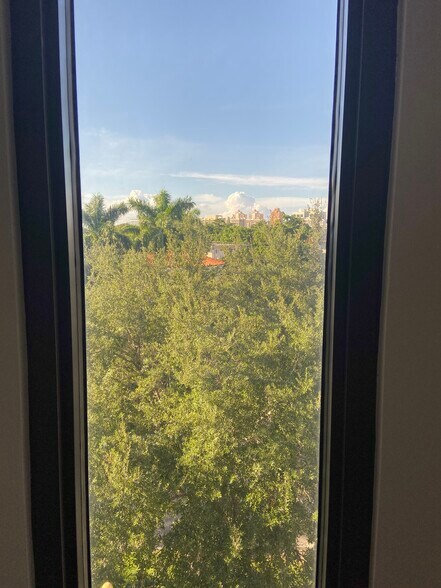 More Photos Of 400 University Dr, Coral Gables Office For Lease