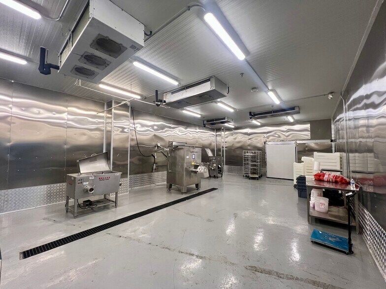 More Photos Of 6701 Tres Lagunas Dr, Houston Light Manufacturing For Sale