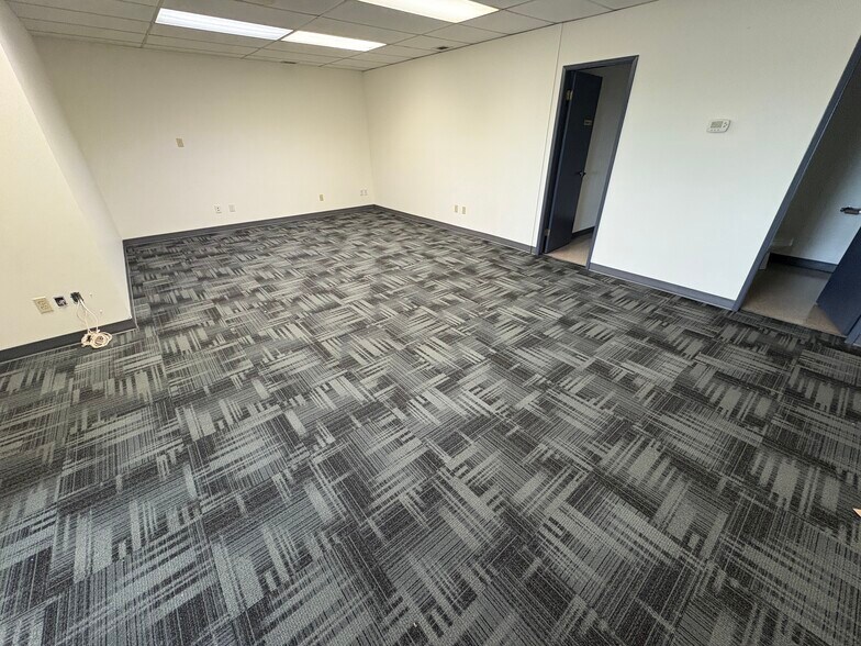 More Photos Of 9730-9738 51st Ave NW, Edmonton Service For Lease