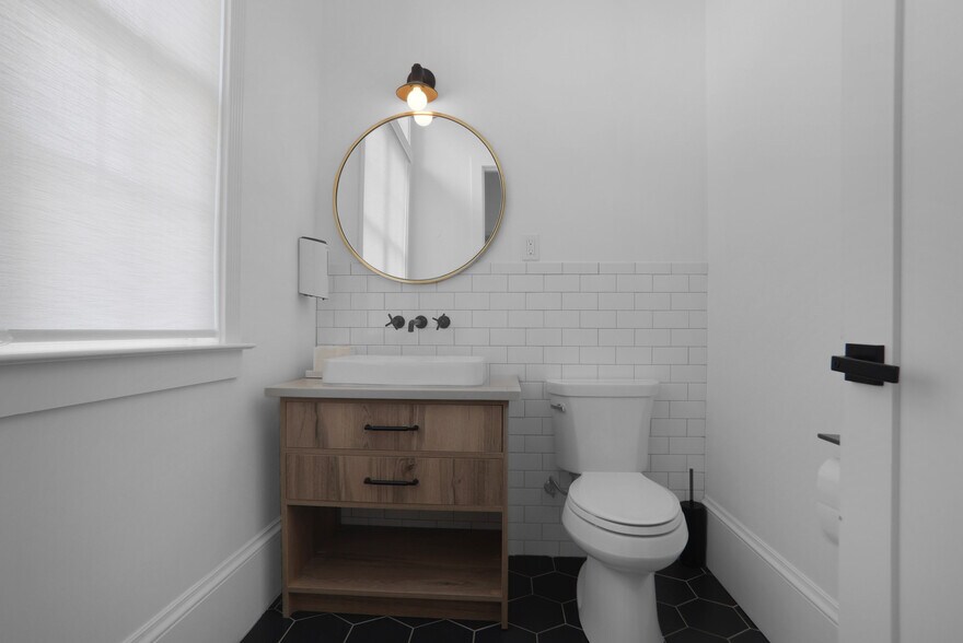 More Photos Of 1074 Ponce De Leon Ave, Atlanta Office For Sale