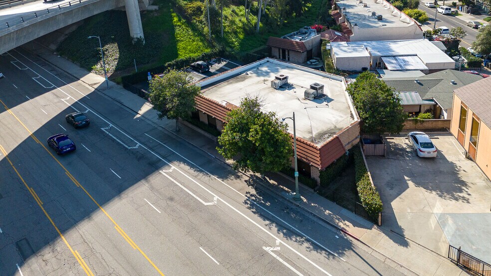 More Photos Of 2900 W Broadway, Los Angeles Office For Sale