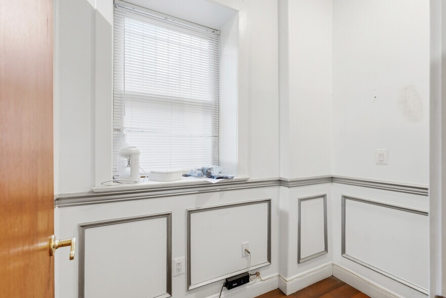 More Photos Of 329 W Girard Ave, Philadelphia Storefront Retail Residential For Lease