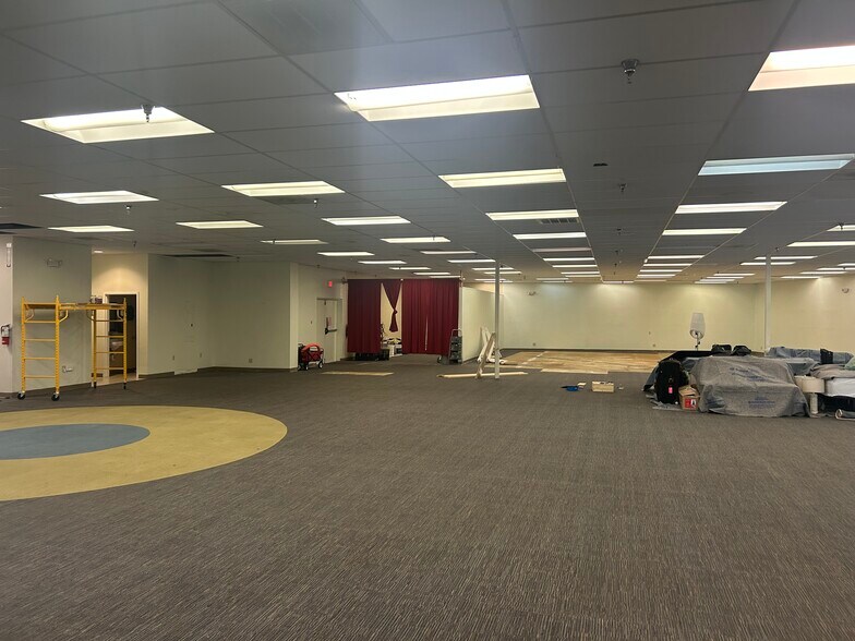 More Photos Of 684 E Altamonte Dr, Altamonte Springs General Retail For Lease