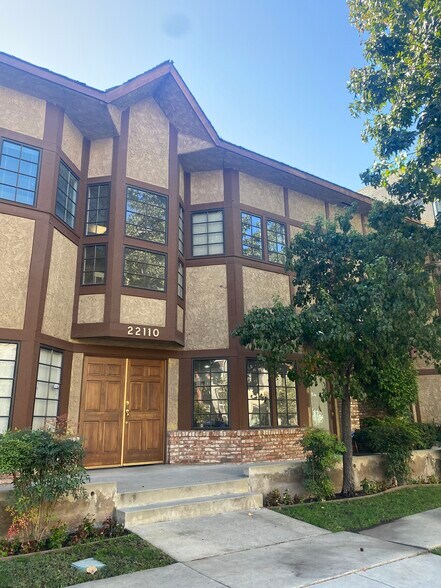 More Photos Of 22110 Clarendon St, Woodland Hills Office For Lease