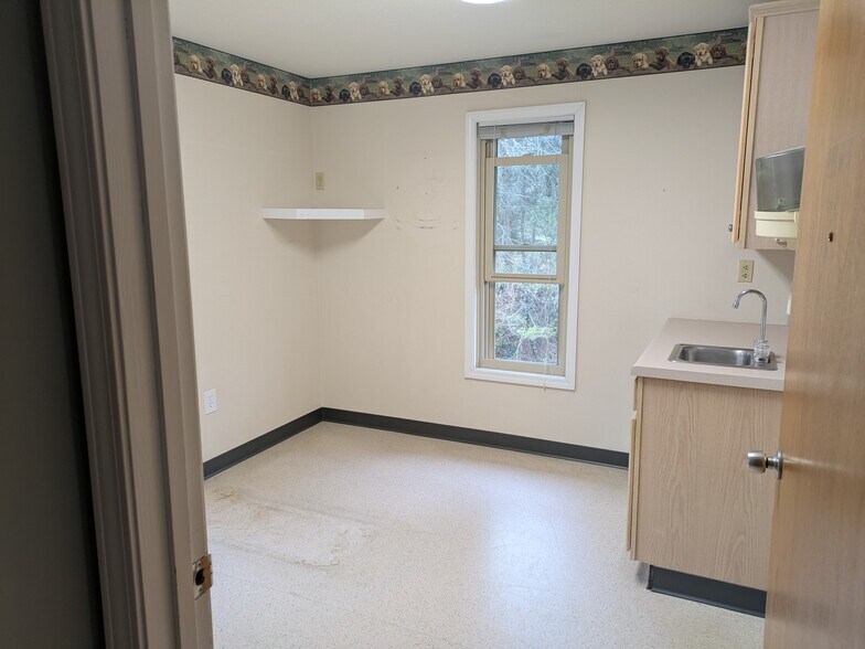 More Photos Of 1001 Greenville Hwy, Hendersonville Medical For Sale