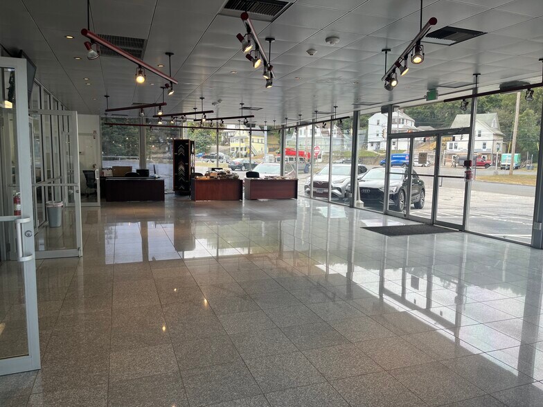 More Photos Of 155 New Haven Ave, Derby Showroom For Lease